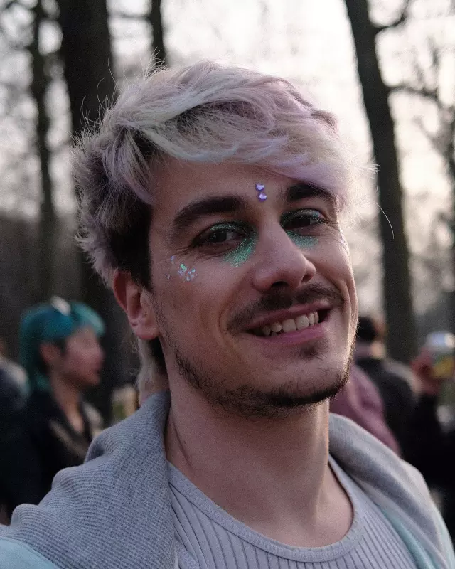 Cam